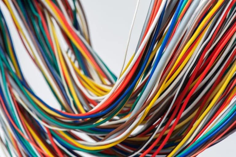 Couleur des fils pour branchement électrique : comment éviter les ...