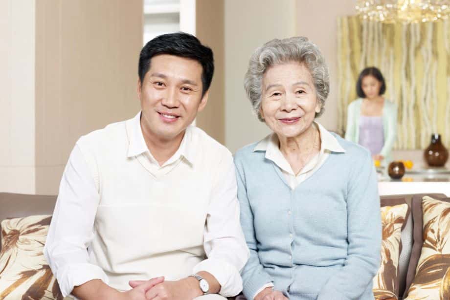 Mon père est décédé : puis-je réclamer ma part d’héritage à ma belle-mère ? Ce que dit la loi