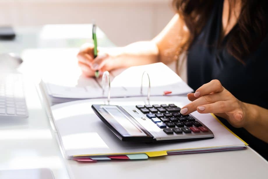 Comment payer moins d’impôts quand on est célibataire ? 3 astuces méconnues