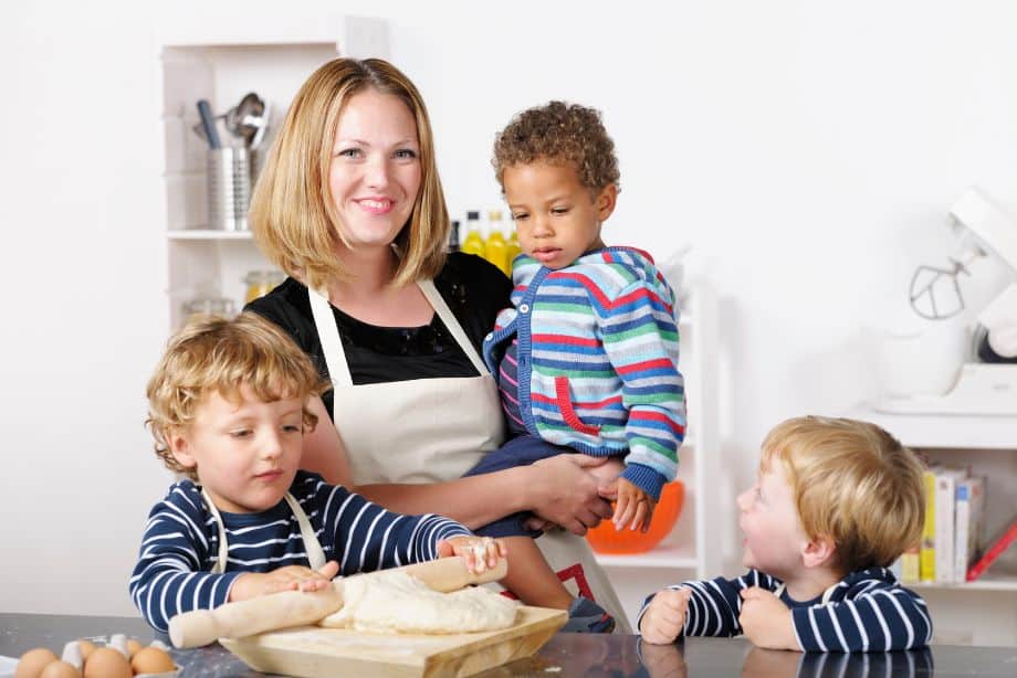 Quelle retraite touche une assistante maternelle après sa carrière ?