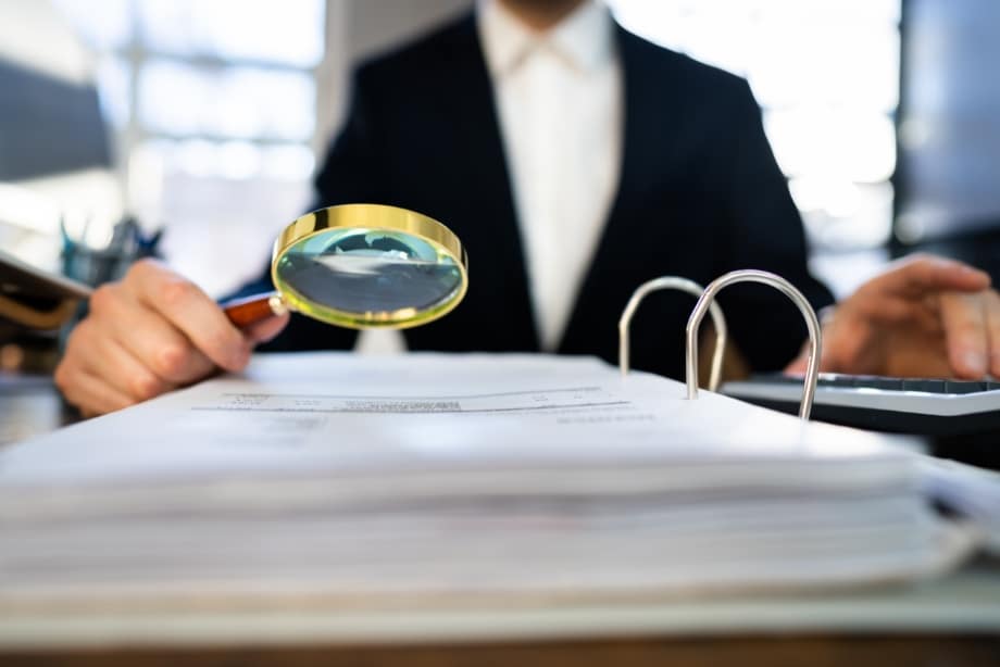 Faut-il prévenir les impôts en cas de décès d’un proche ? Voici ce que dit la loi