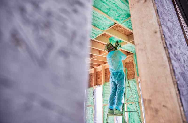 Prioriser l'isolation avant de changer de chauffage Faire.fr