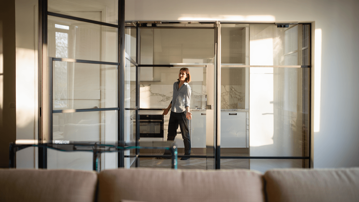 Séparations d'intérieur en 2026 : le retour de l'acier et du verre