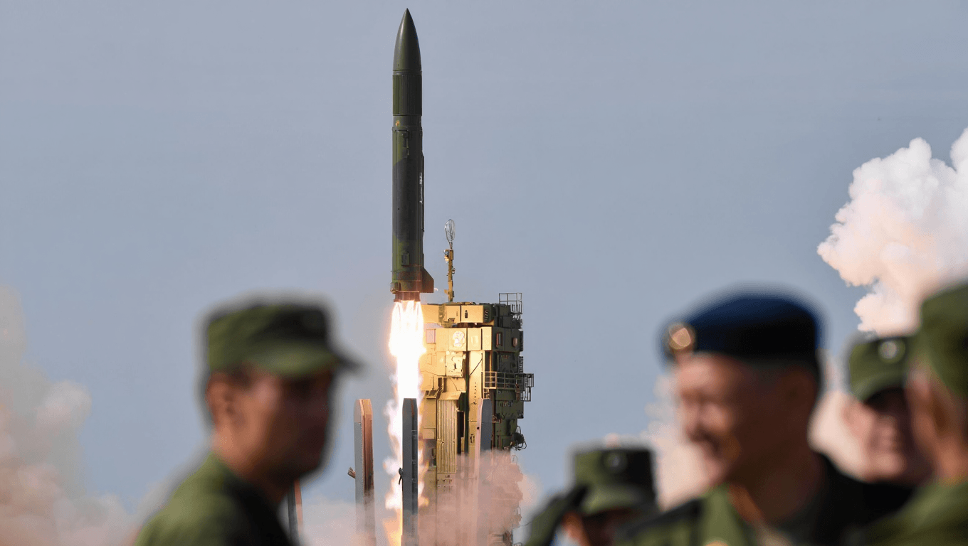 Découvrez le «SARMAT», le nouveau missile balistique russe disponible dès la fin 2026