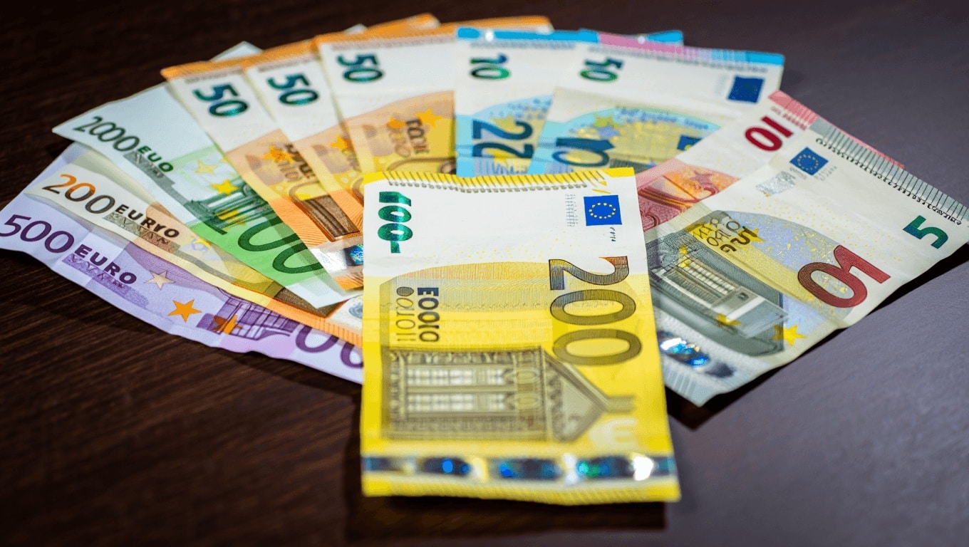 Vos billets de banque vont radicalement changer :
découvrez à quoi ressembleront les futures coupures de 5 à 200
euros