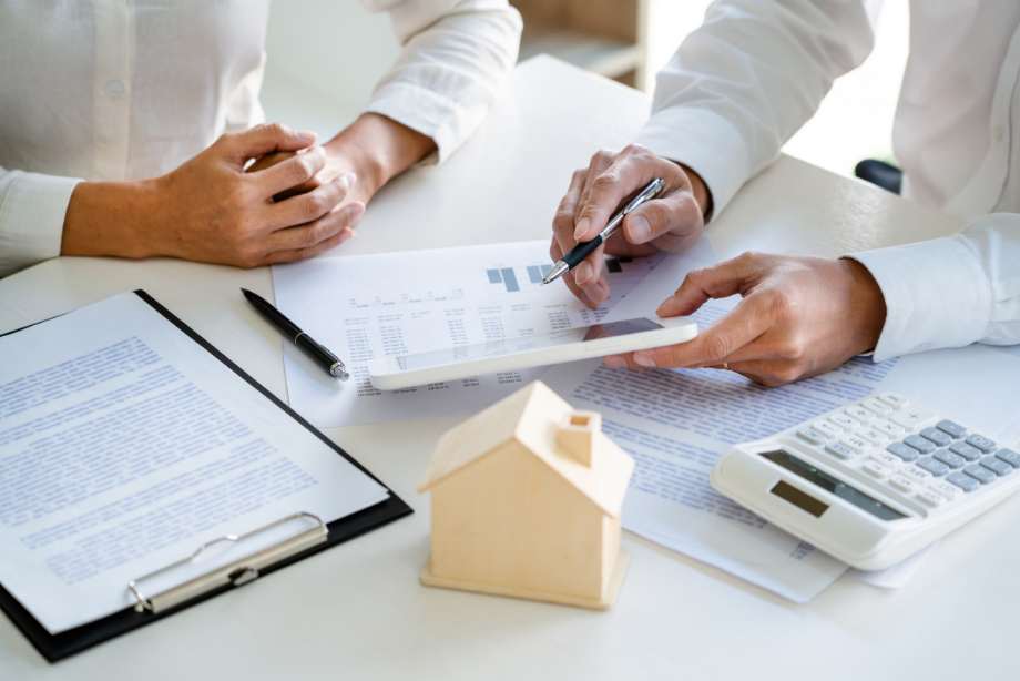 Comment renégocier un prêt immobilier en 2026 et réduire les frais ?