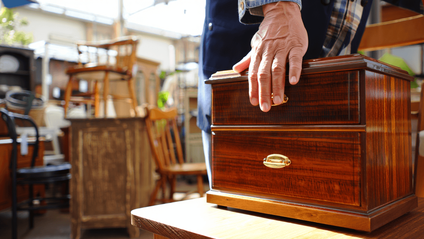 Relooking de meubles chinés - comment choisir le bon vernis bois pour sublimer l'ancien ?