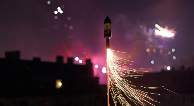 Feu d'artifice chez vous le 14 juillet, ce que la
loi autorise cette année… et ce qui peut vous coûter jusqu'à 1 500
€