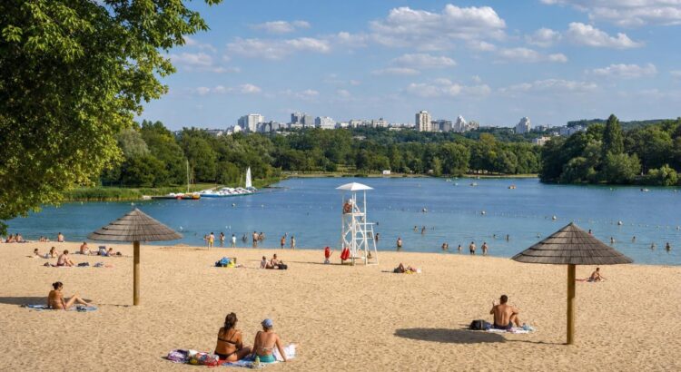 Oubliez le canal Saint-Martin : cette plage de 5
000 m² accessible en RER affole les Parisiens