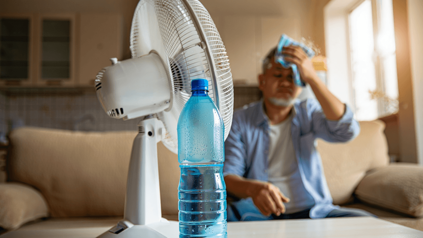 L'astuce géniale de la bouteille congelée :
comment transformer votre ventilateur en véritable
climatisation