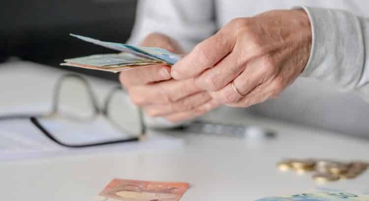 Retraites : pourquoi les pensions supérieures à 3
000 euros pourraient être bloquées en 2027