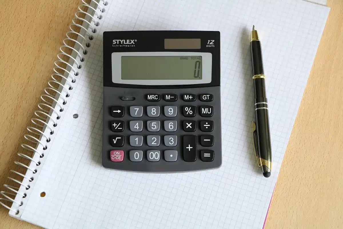 Tableau de calcul montrant la décomposition des frais de gestion locative annuels