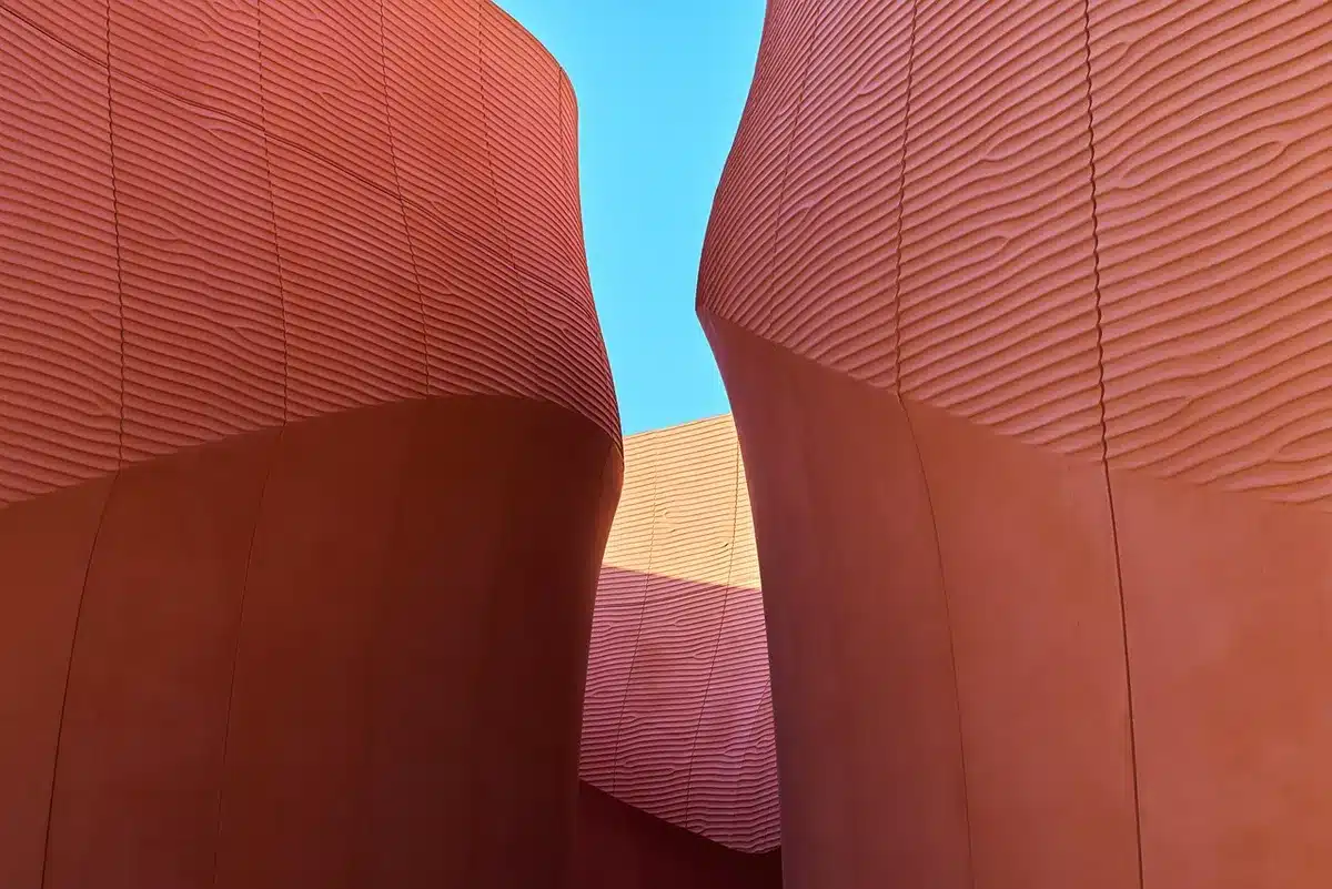 Détail d'un mur et toiture d'immeuble représentant le bâti assuré