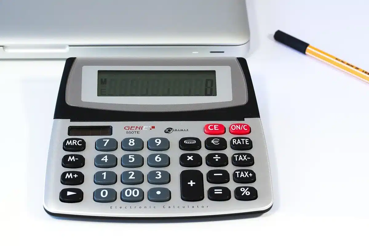 Documents de prêt, calculatrice et chiffrages pour comparer offres