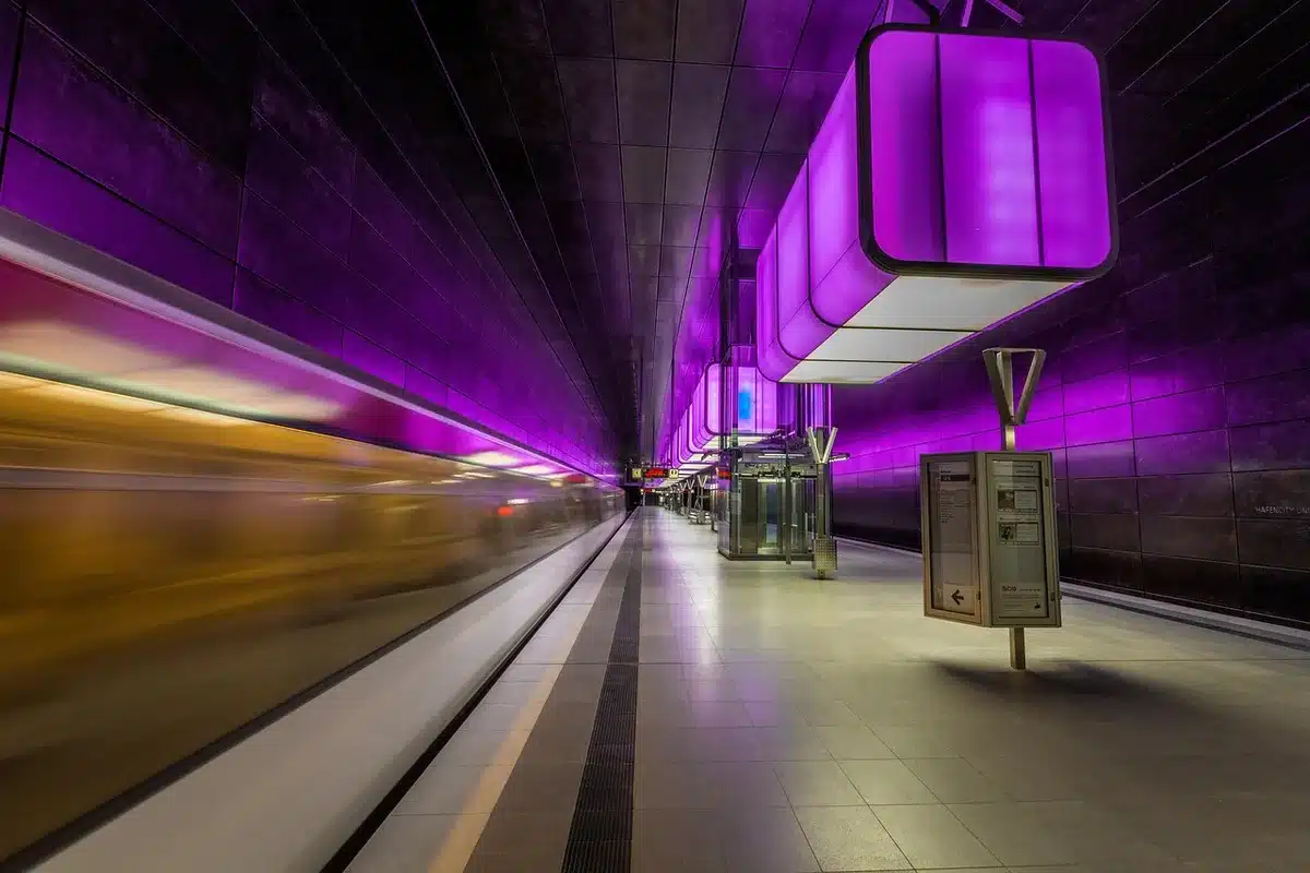Guichet de gare et billets déposés pour échange ou remboursement