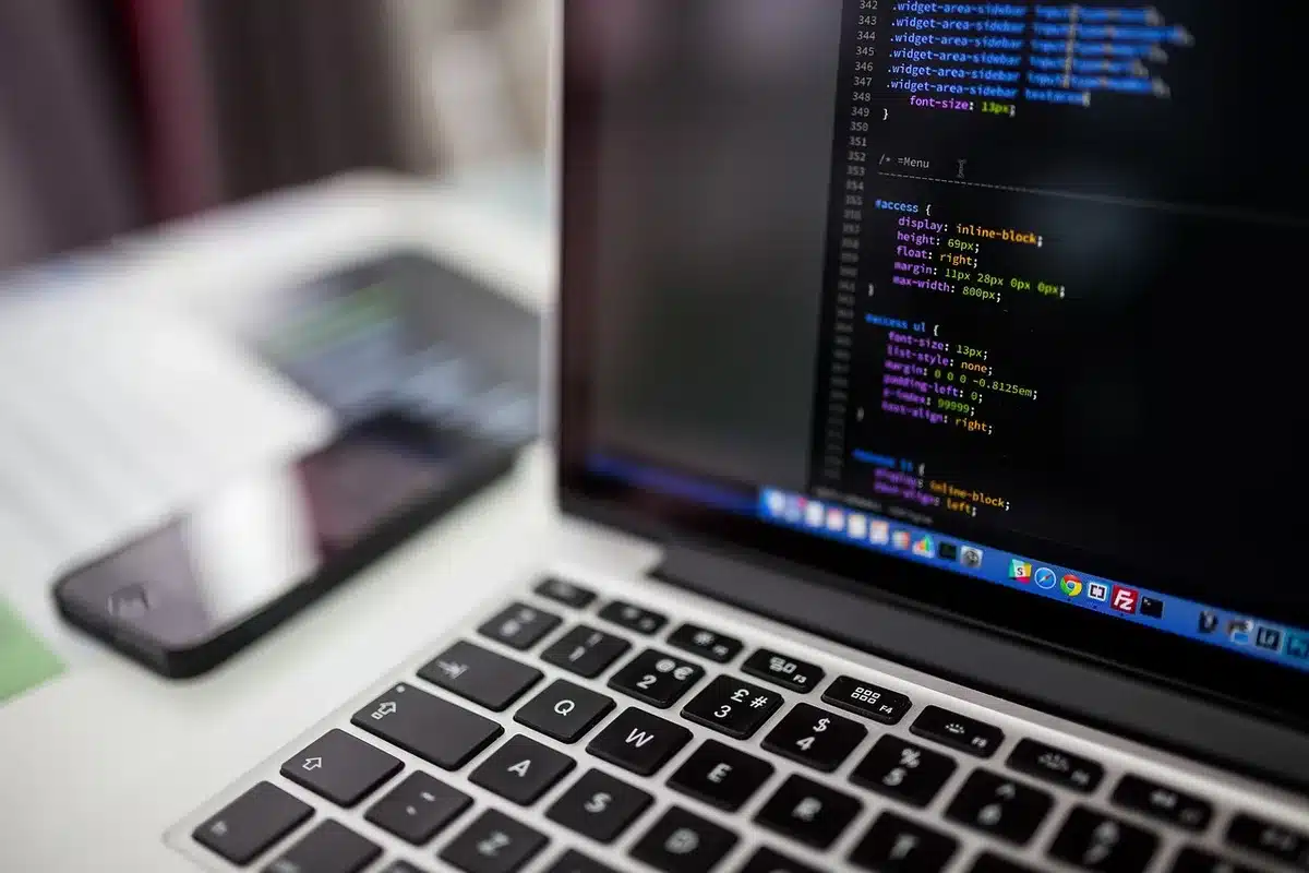 Écran d'ordinateur montrant une page de connexion à un site fiscal