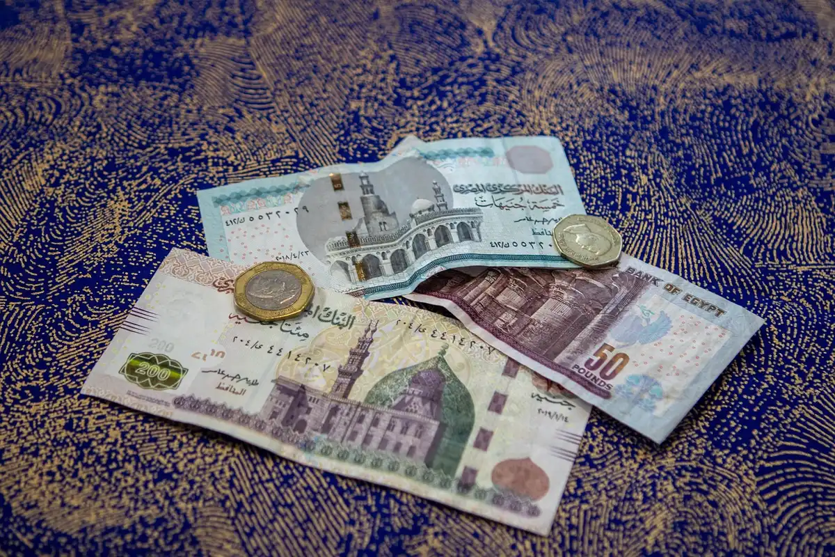 Carnet et stylo avec notes chronologiques et pièces à joindre