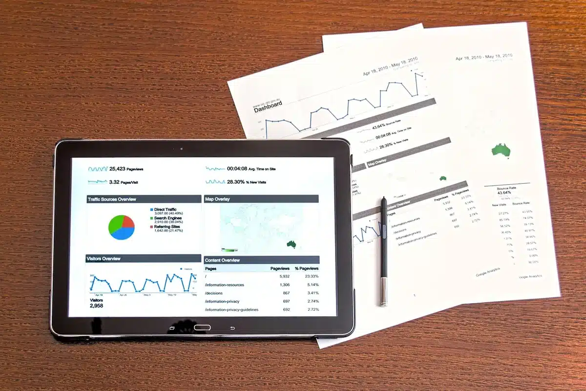 Graphique imprimé montrant une baisse des volumes de colis entre juin et août